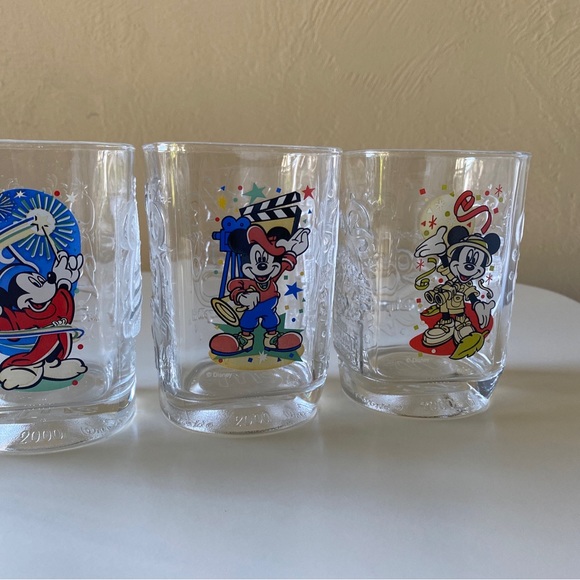 McDonald’s Walt Disney World Year 2000 Celebration Glasses Set of 4 - Picture 3 of 16